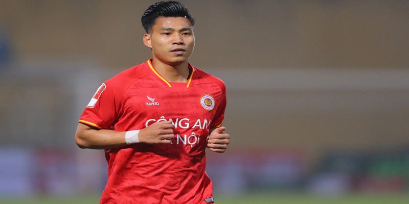 Hậu vệ quê Hải Dương có phong độ tốt ở CAHN